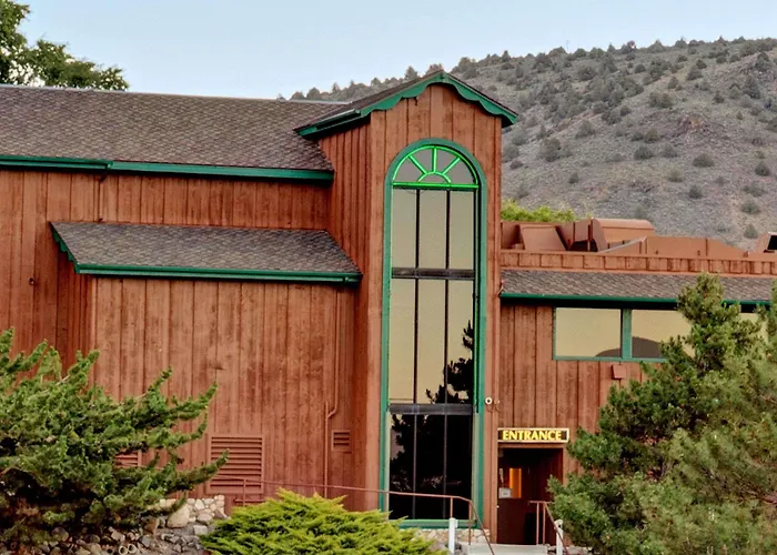 Topaz Lodge
